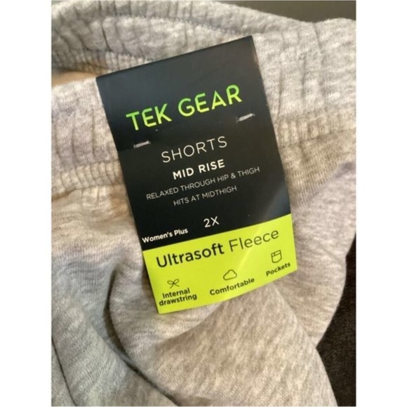 Tek Gear Fleece mid rise shorts Woman’s size 2X 
gray fleece pockets raw… - Picture 2 of 10